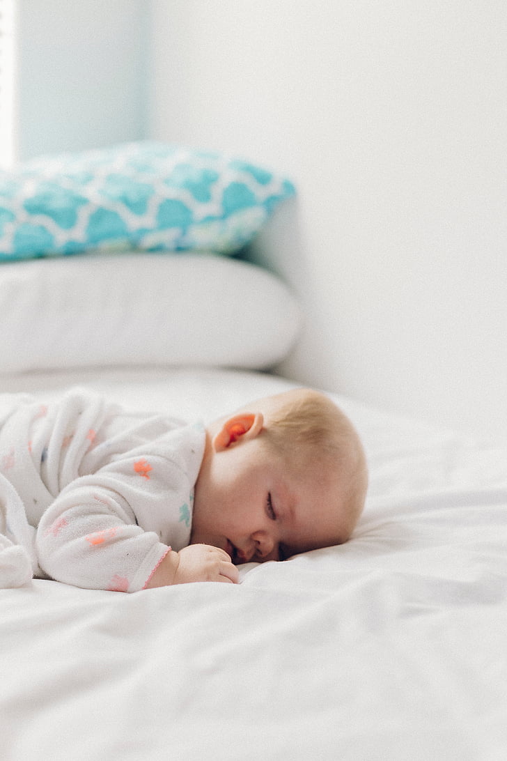 bedroom-bed-pillow-baby-preview